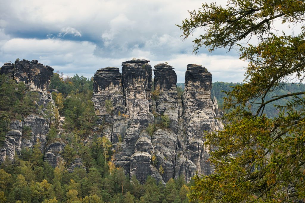 Die Sächsische Schweiz in Deutschland - Einer der schönsten Camping-Destinationen für den Herbst